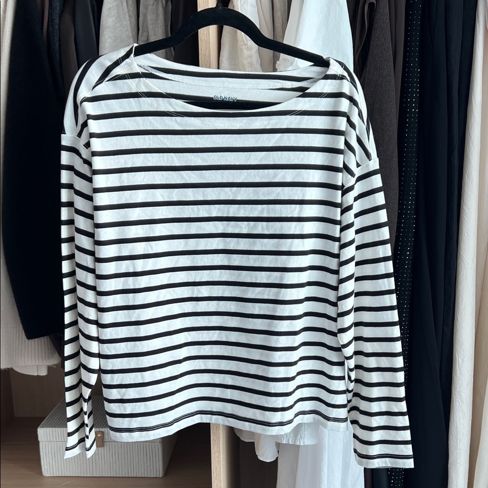 Old Navy Black and White Striped Long Sleeve Tee